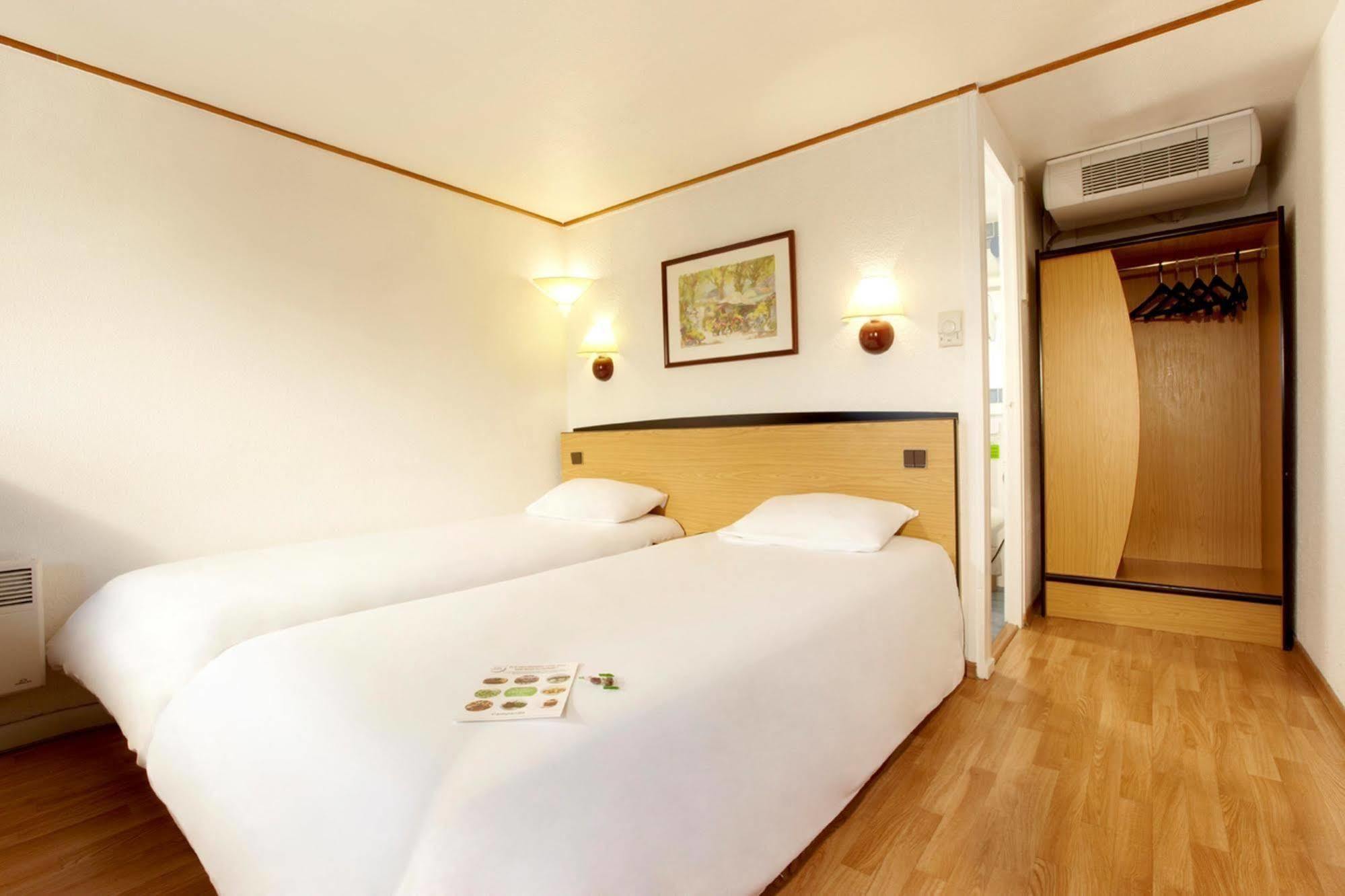 Hotel Kyriad Direct Le Bourget Gonesse Esterno foto